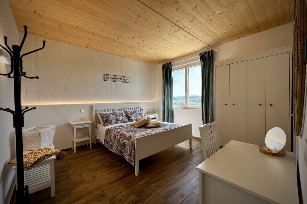 camera dei fiori casaledimauro fermo